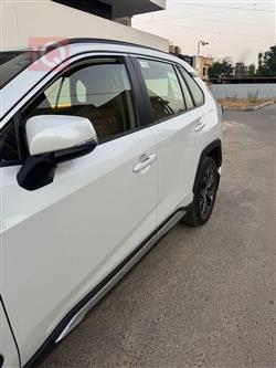 تۆیۆتا ڕاڤ 4